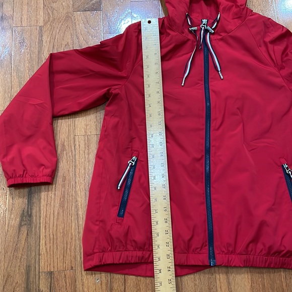 Tommy Hilfiger Woman’s Windbreaker with Hood Red Full Zipper Pockets Lightweight - Picture 8 of 16